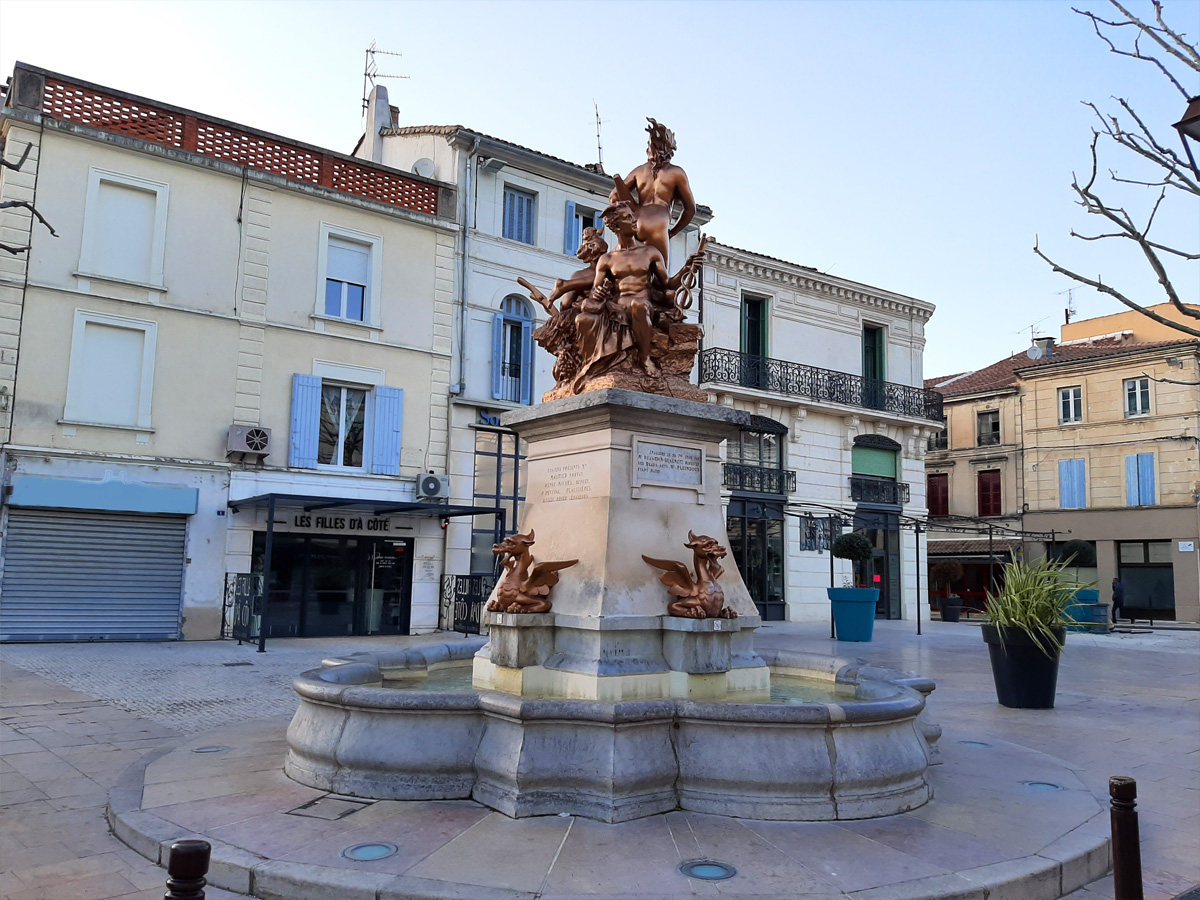 Fontaine au centre ville - photo : Rhinoferos